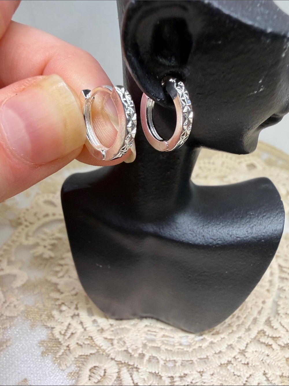 925 Sterling Silver Diamond-Cut Huggie Hoops – Quiet Luxury Old Money Classic